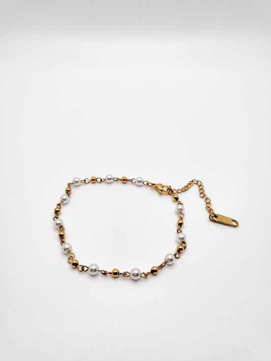 Gold plated pearl bracelet