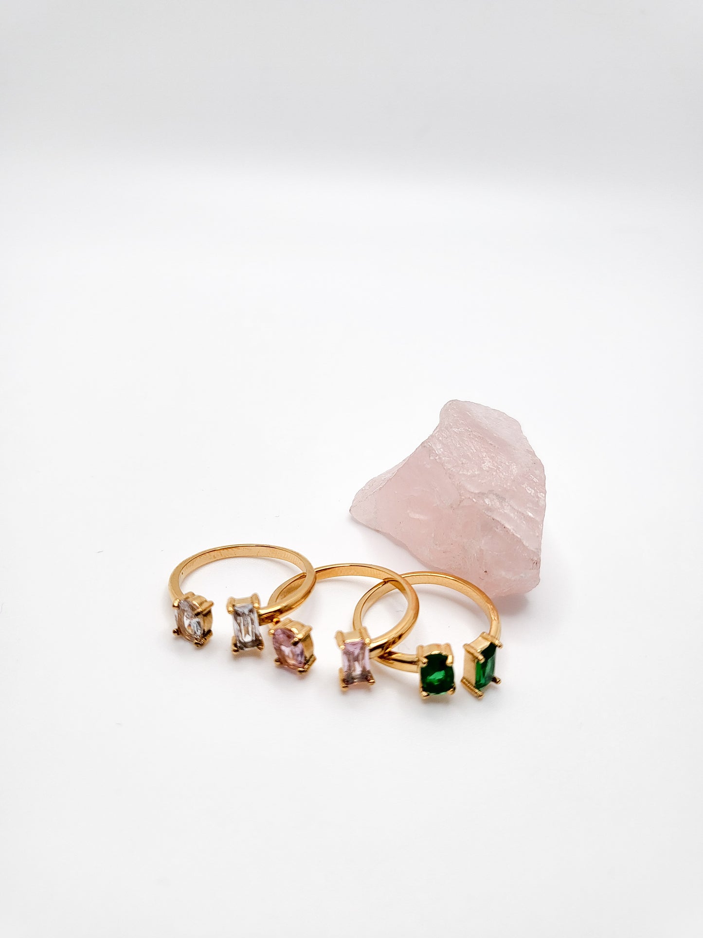 Gold plated rings with zircons in color green, pink or white