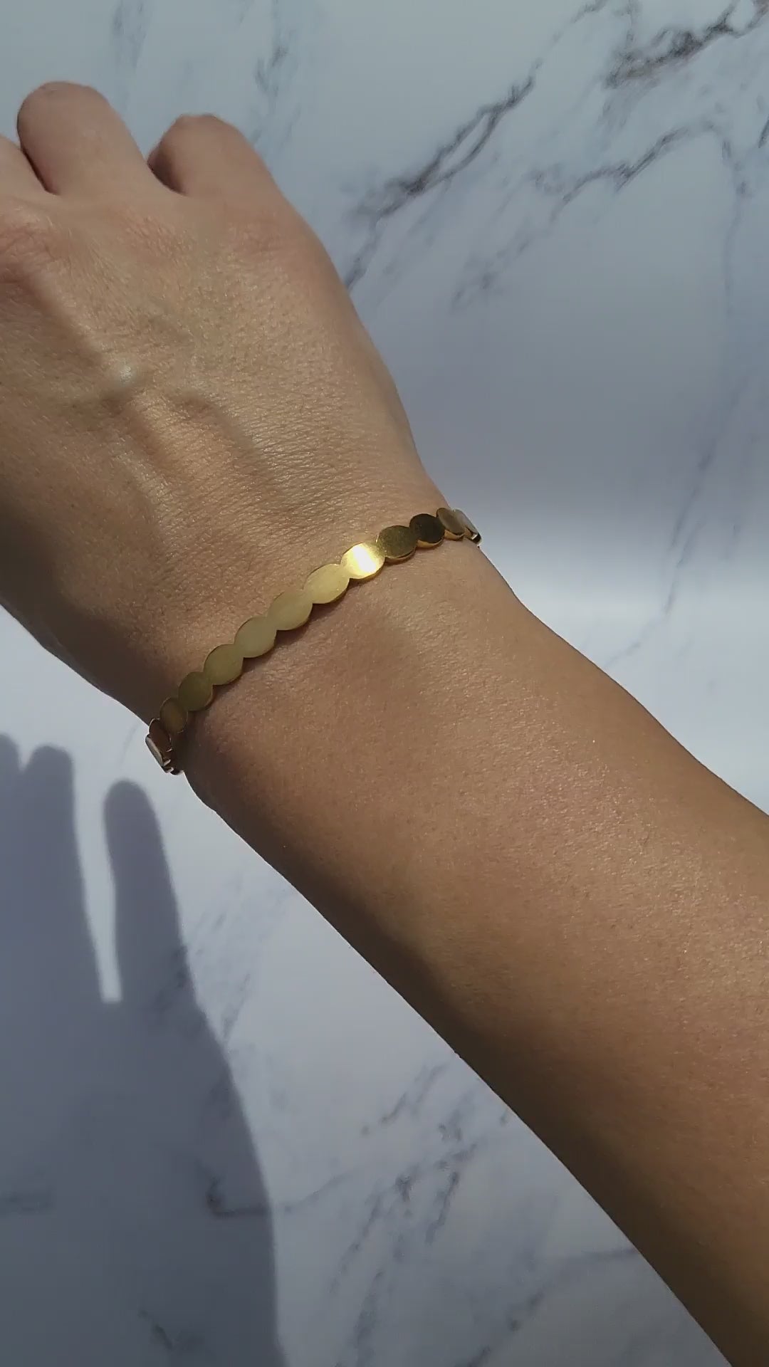 Wavy shape 18k gold plated stainless steel bracelet.